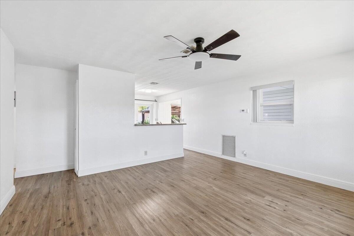 1510 Ne 32nd Pl - Photo 7 of 18