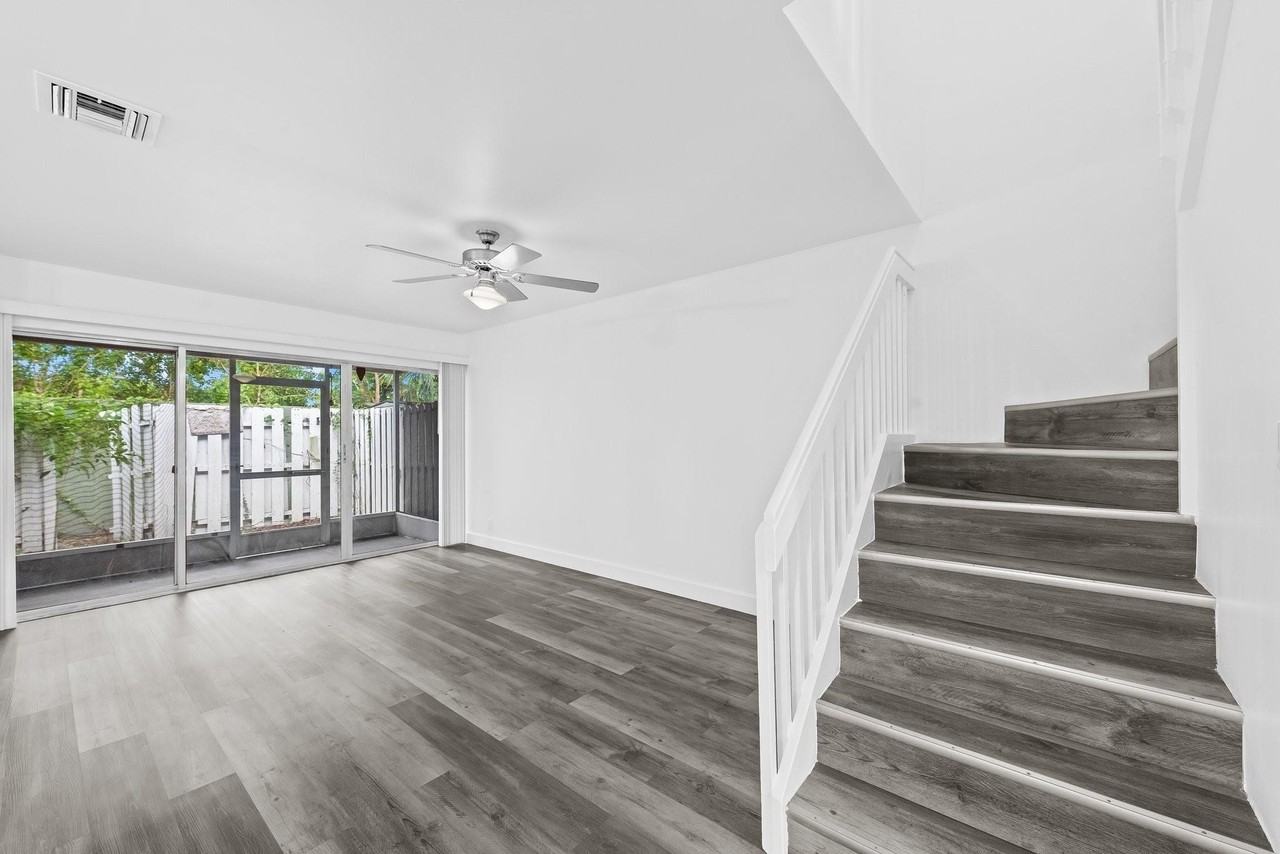 822 Crystal Lake Dr - Photo 2 of 16