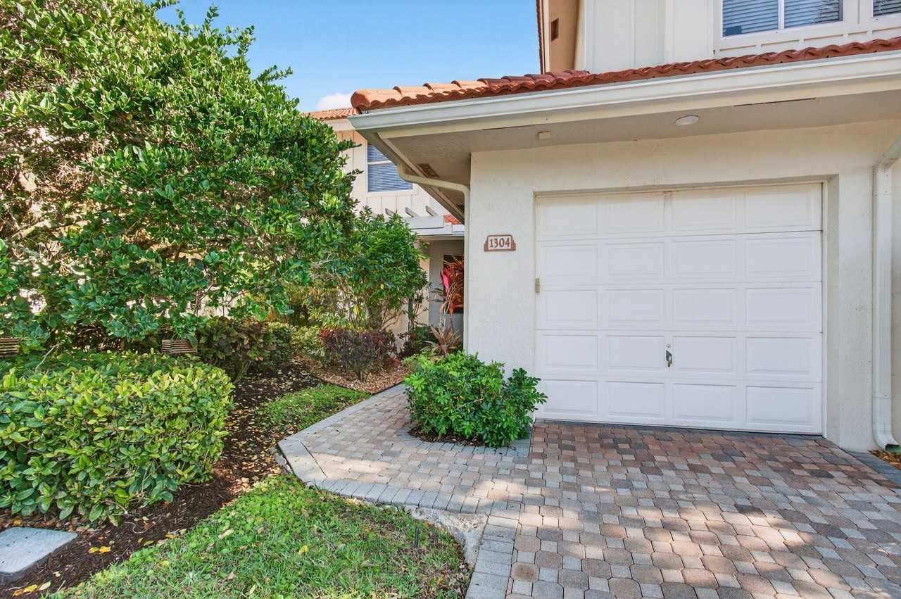 2512 Coco Plum Blvd #1304 - Photo 4 of 50