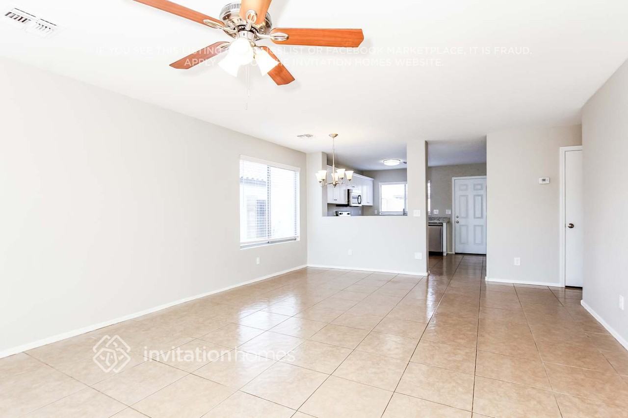 8610 W Eva St - Photo 4 of 16