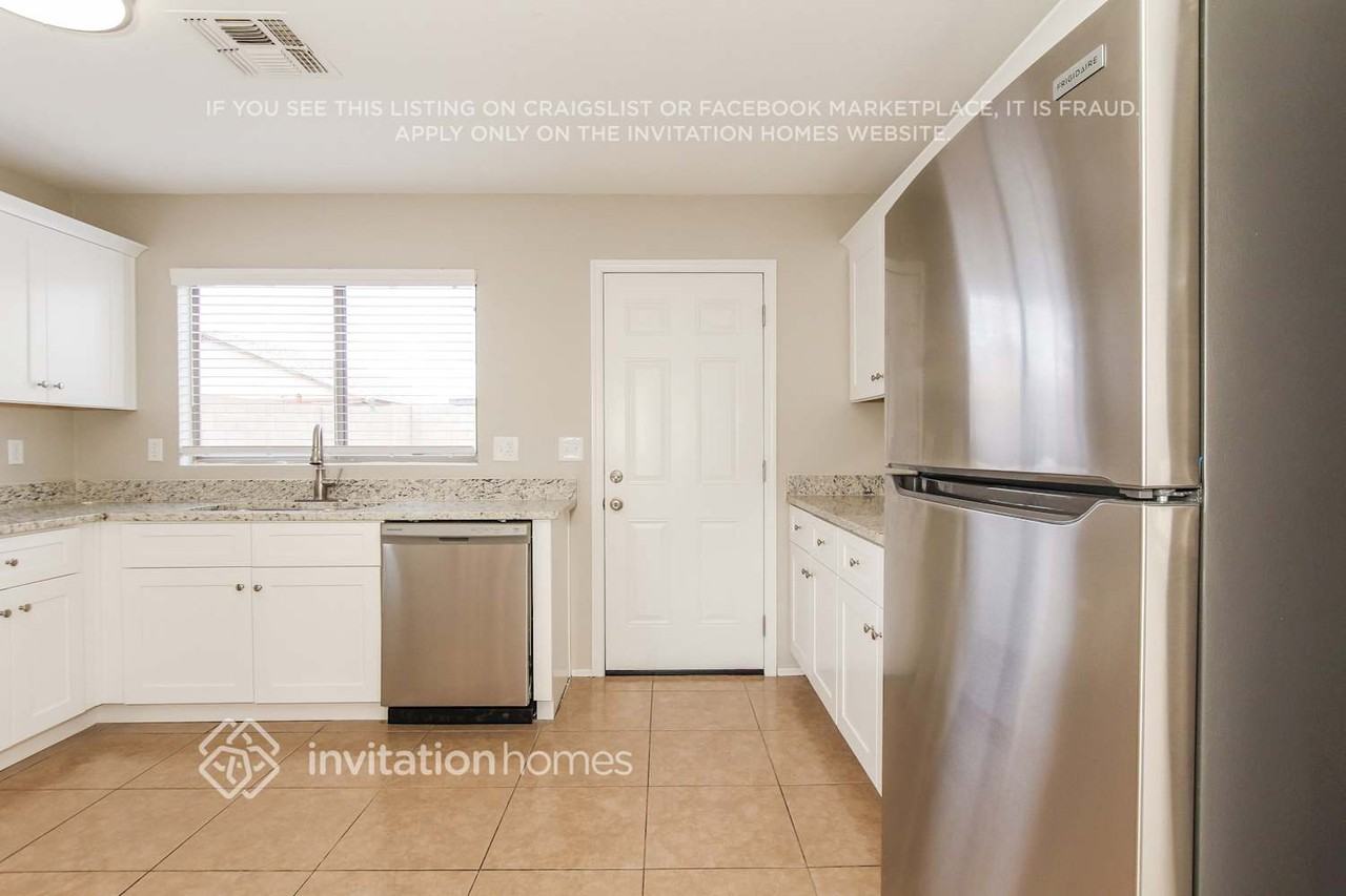 8610 W Eva St - Photo 6 of 16