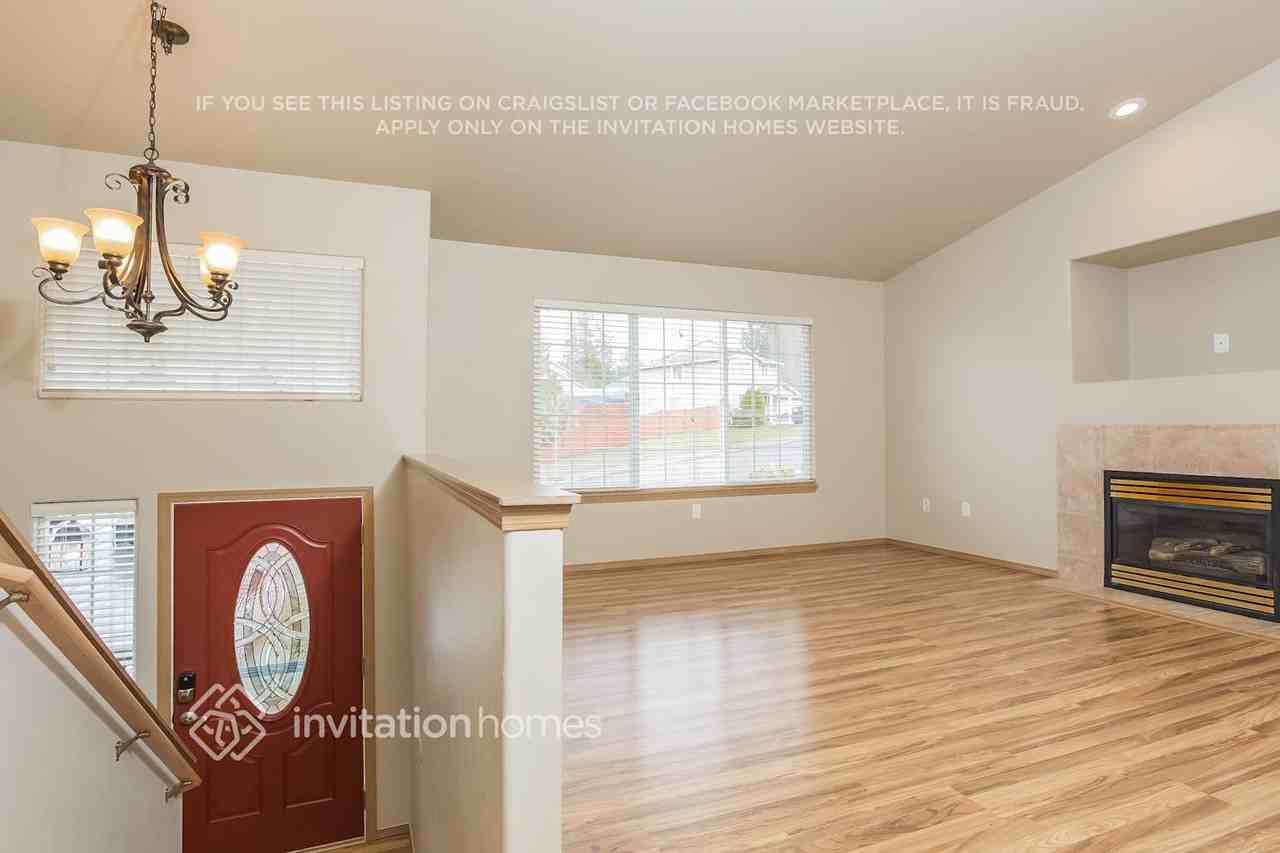 7400 46th Pl Ne - Photo 2 of 20