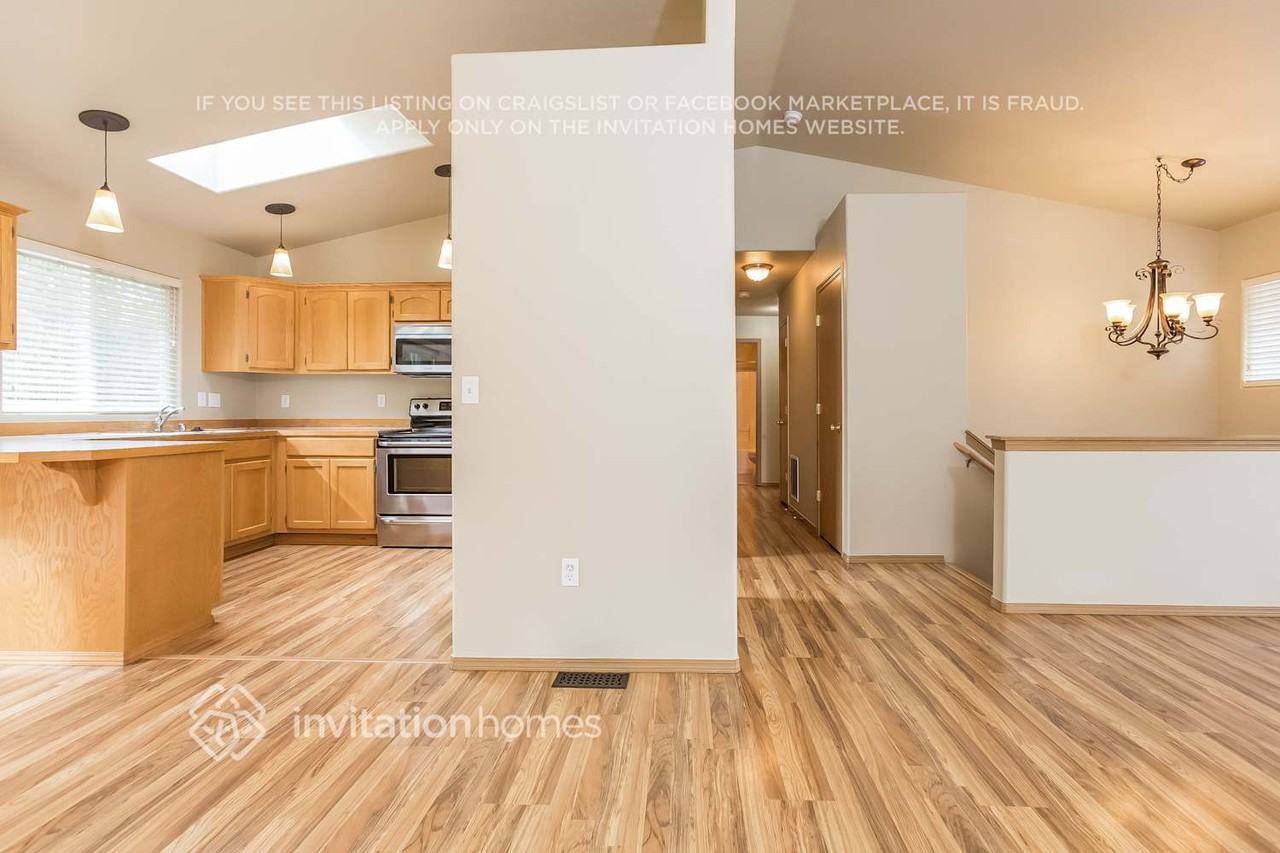 7400 46th Pl Ne - Photo 3 of 20