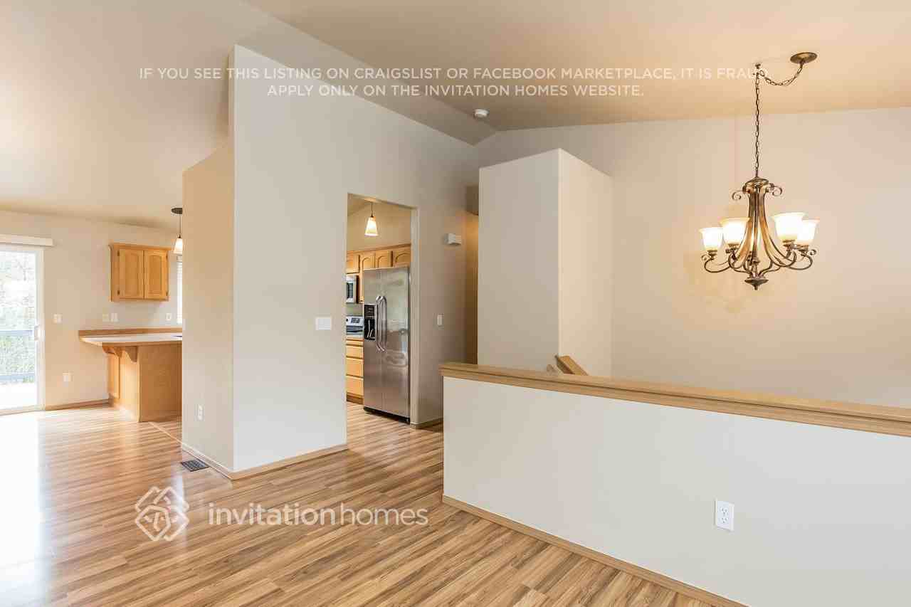 7400 46th Pl Ne - Photo 4 of 20