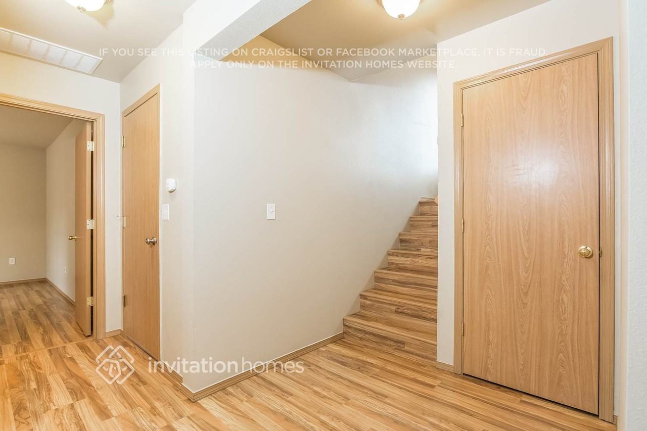 7400 46th Pl Ne - Photo 3 of 16