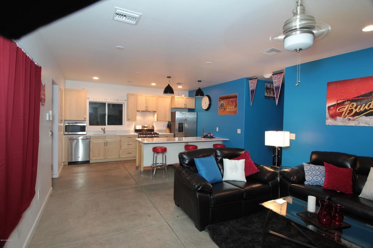 220 N 1st Ave - Photo 3 of 4