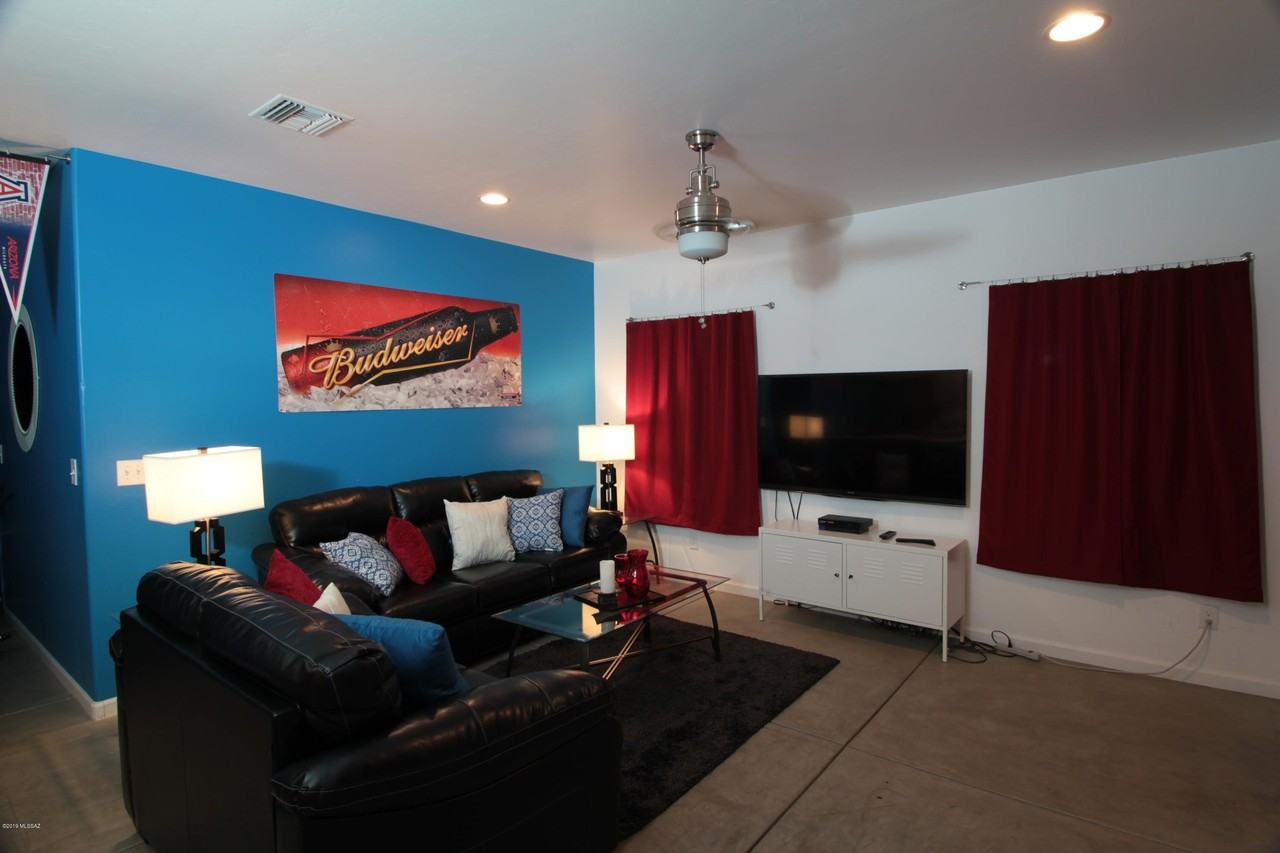 220 N 1st Ave - Photo 4 of 4