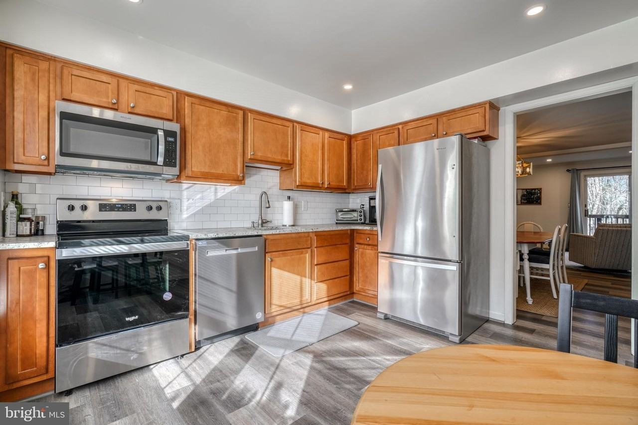 28 Salthill Ct - Photo 4 of 27