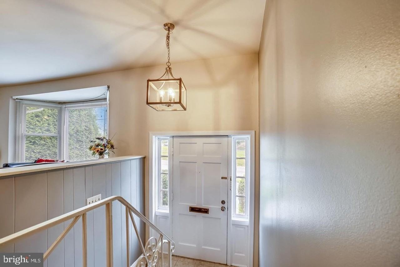 11806 Seven Locks Rd - Photo 7 of 10