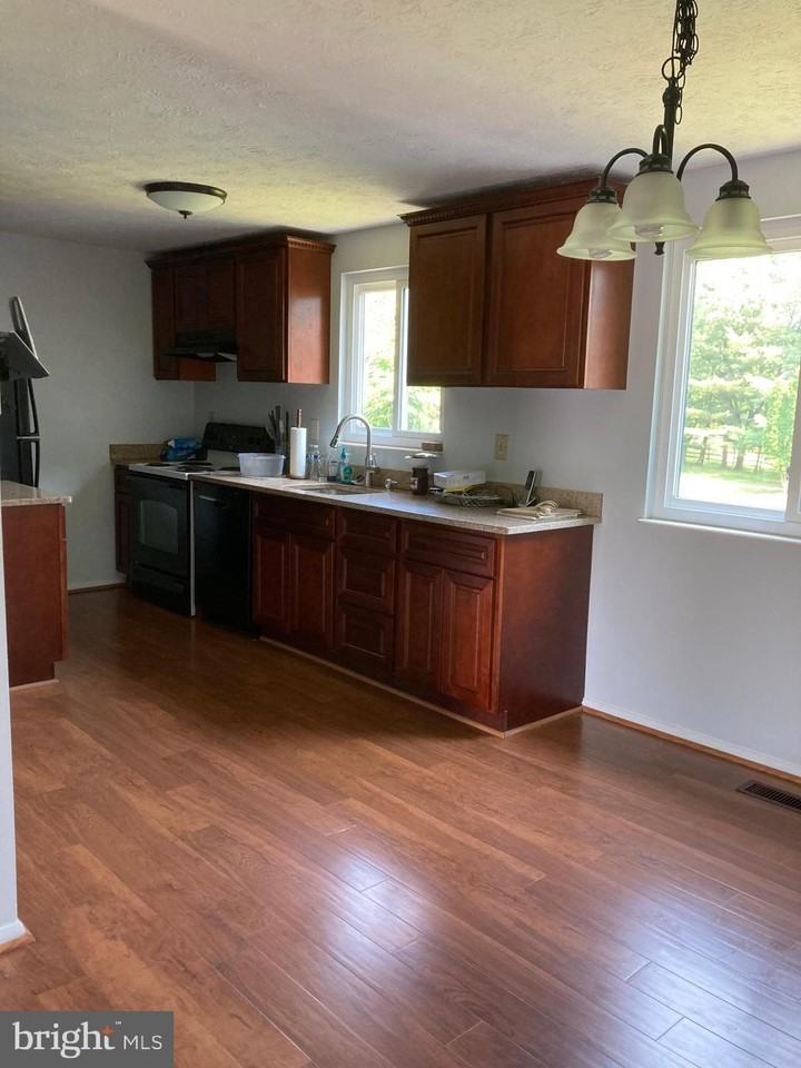 11145 Captains Walk Ct - Photo 6 of 20