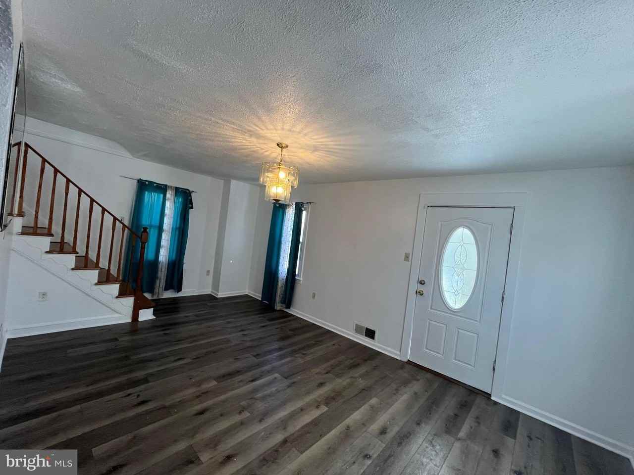 4017 72nd Ave - Photo 2 of 10