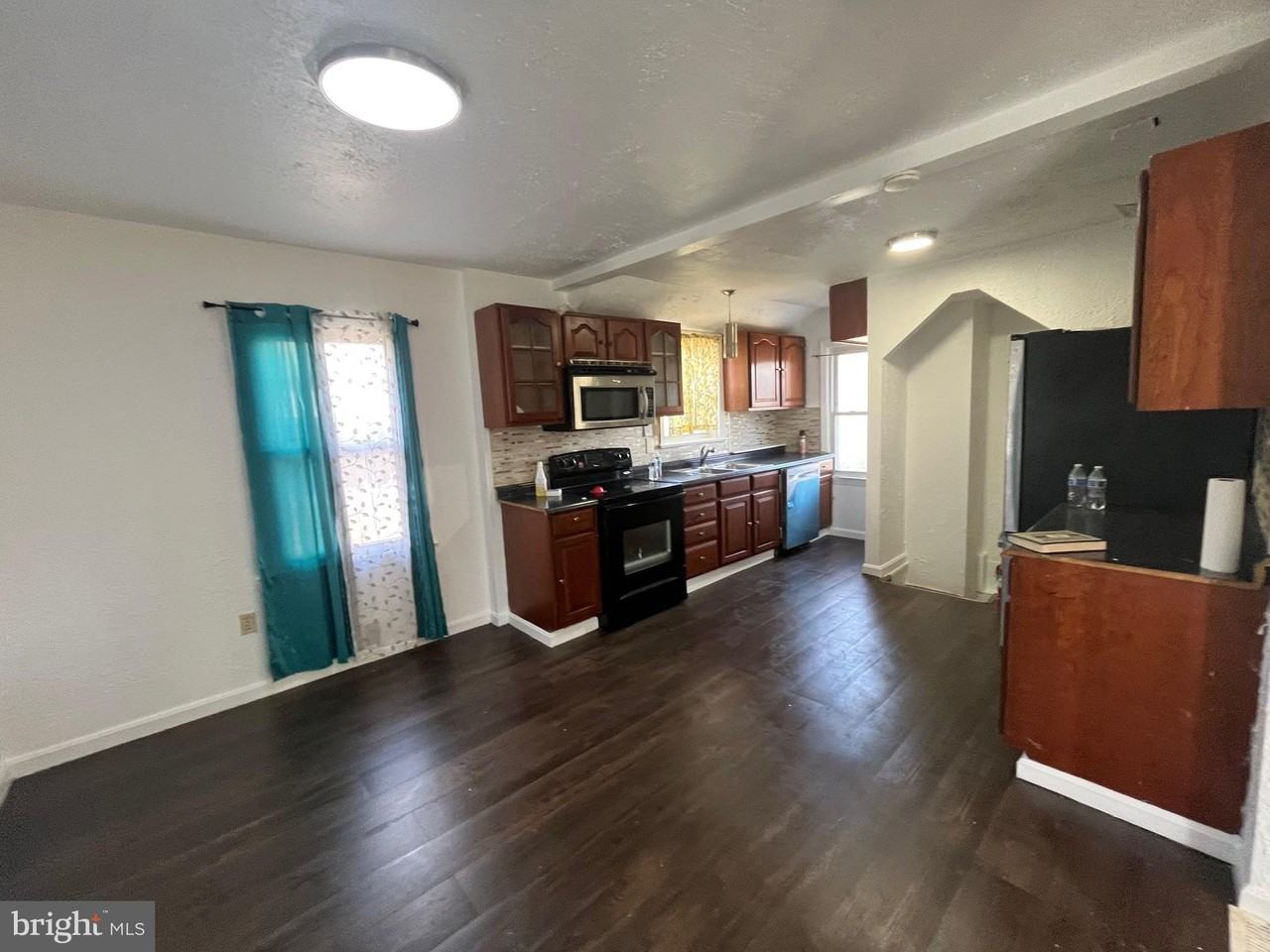 4017 72nd Ave - Photo 3 of 10