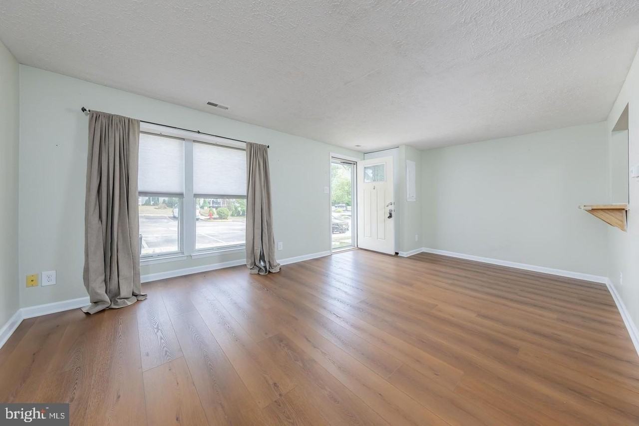 2307 Greenwood Dr - Photo 2 of 13