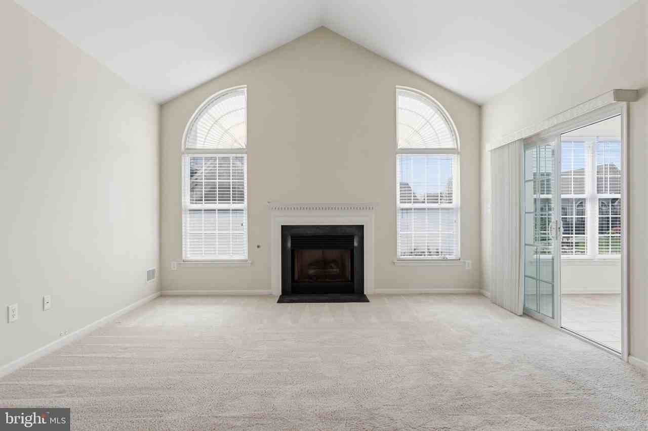 606 Bellflower Rd - Photo 4 of 21