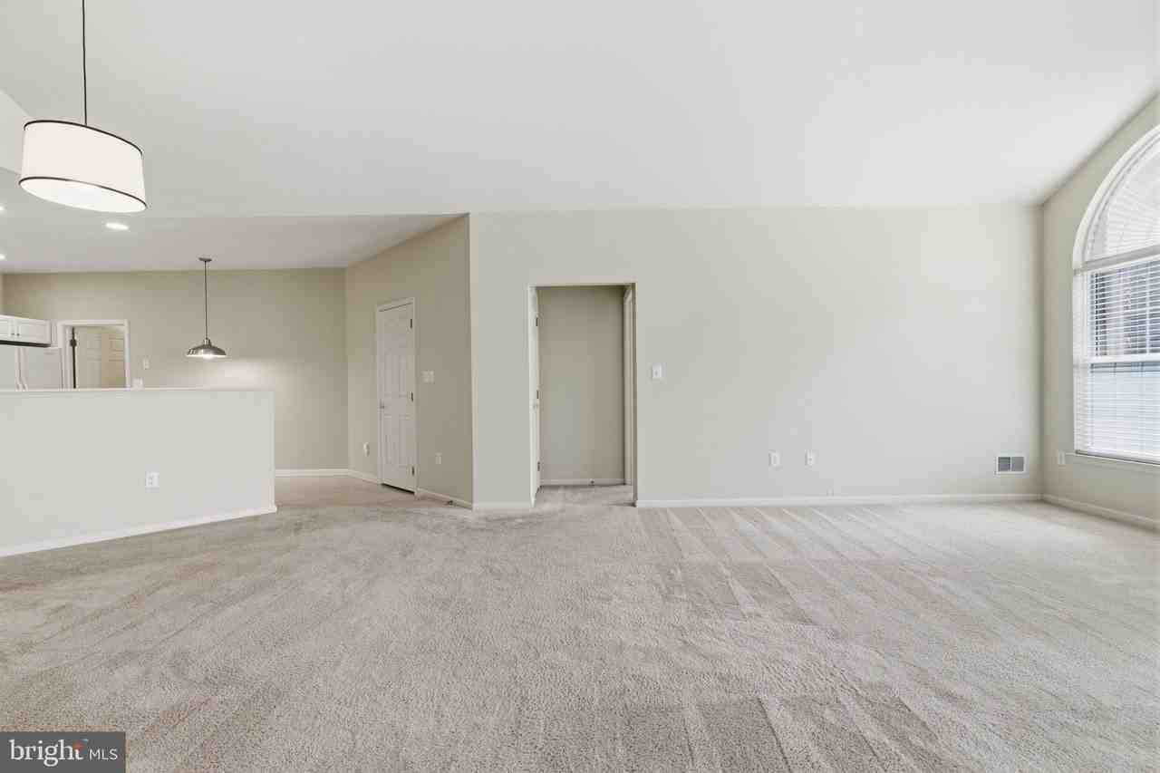 606 Bellflower Rd - Photo 5 of 21