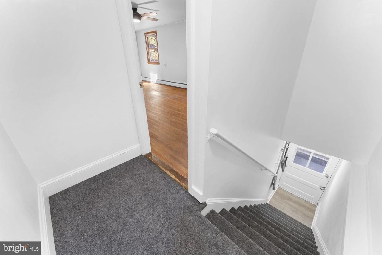 225 Pershing Ave #A - Photo 5 of 19