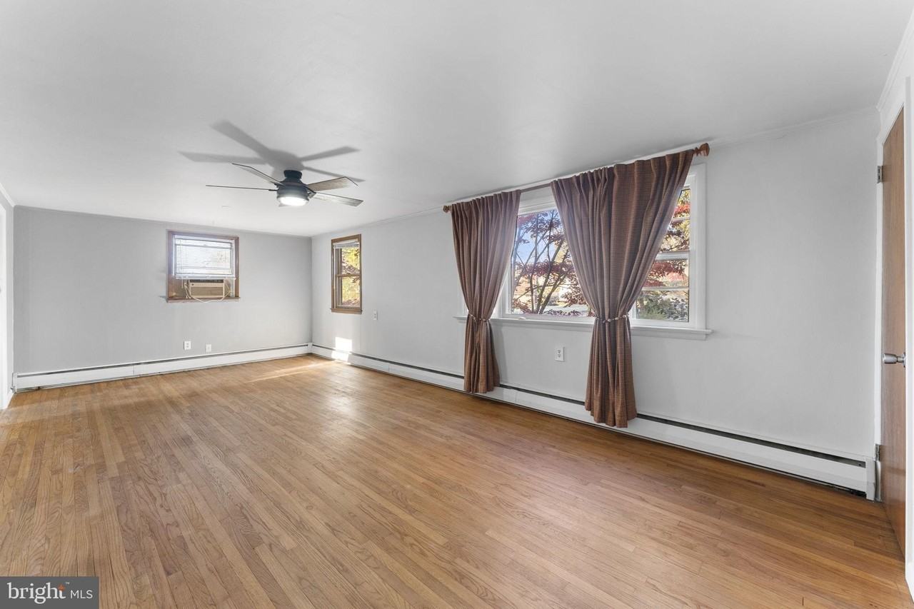 225 Pershing Ave #A - Photo 6 of 19