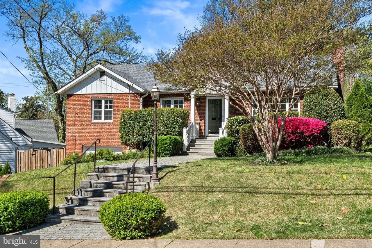 2718 S June St - Photo 4 of 43