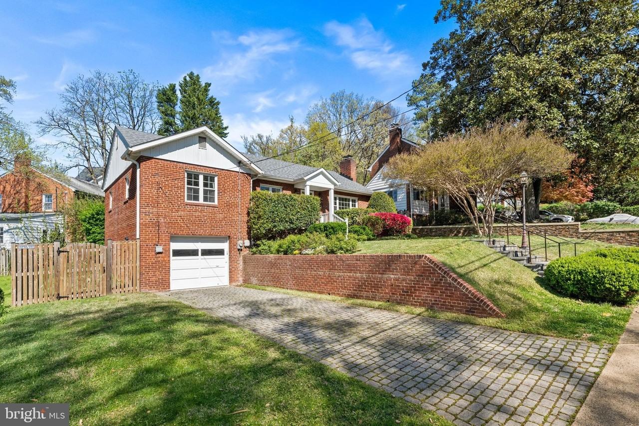 2718 S June St - Photo 6 of 43