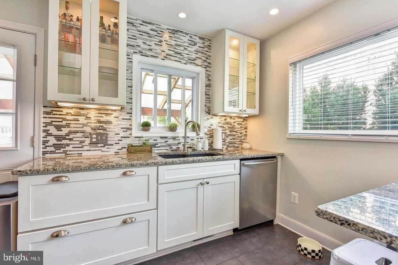 505 S Fayette St - Photo 3 of 28