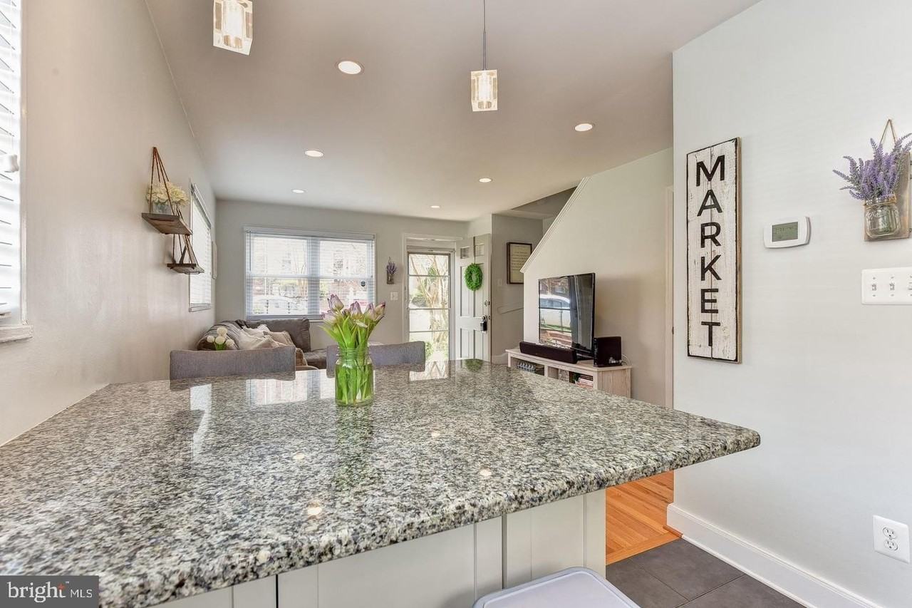 505 S Fayette St - Photo 4 of 28