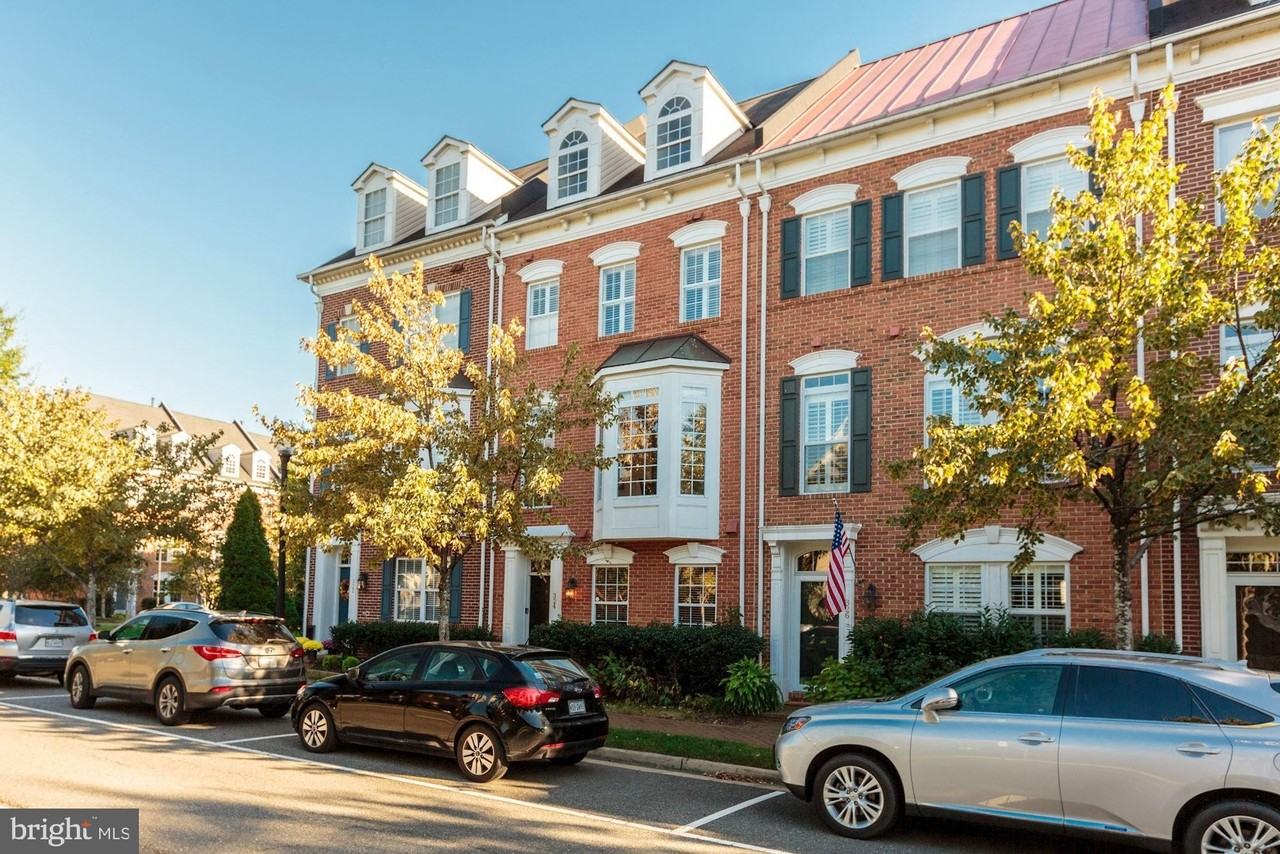 324 Cameron Station Blvd - Photo 2 of 50