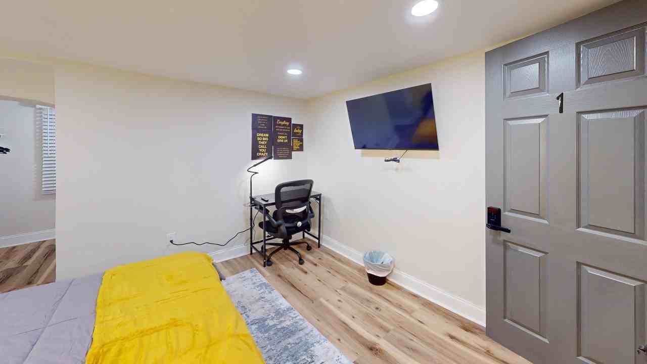 Baker St - Photo 6 of 29