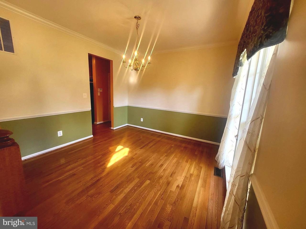 17734 Avenel Ln - Photo 3 of 23