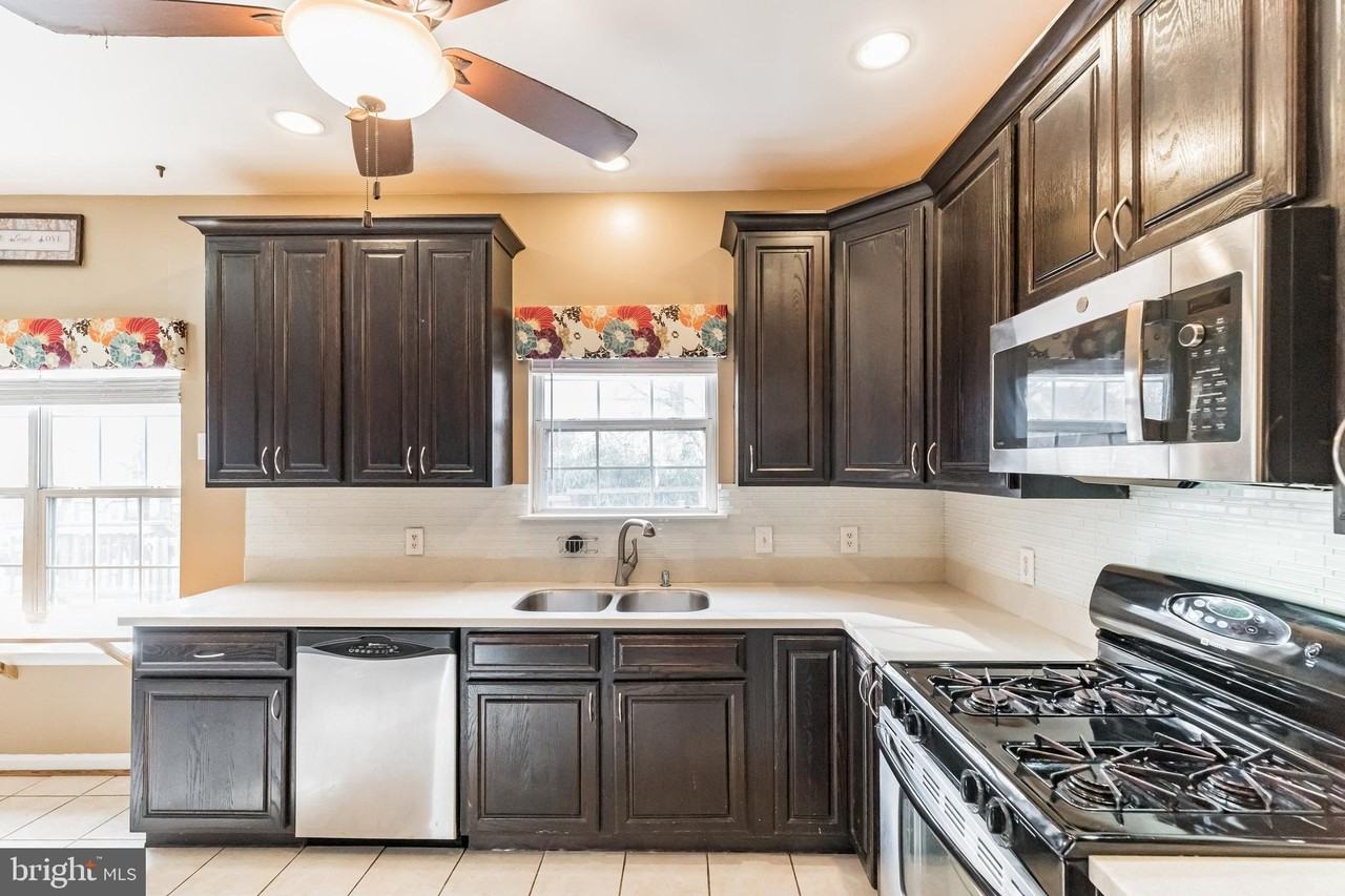 9 Sharon Ln - Photo 3 of 30