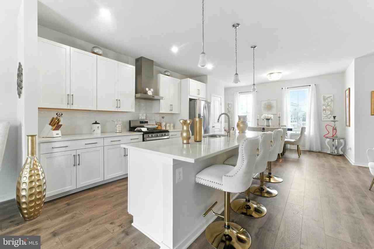 406 Honeyberry Ln - Photo 2 of 39