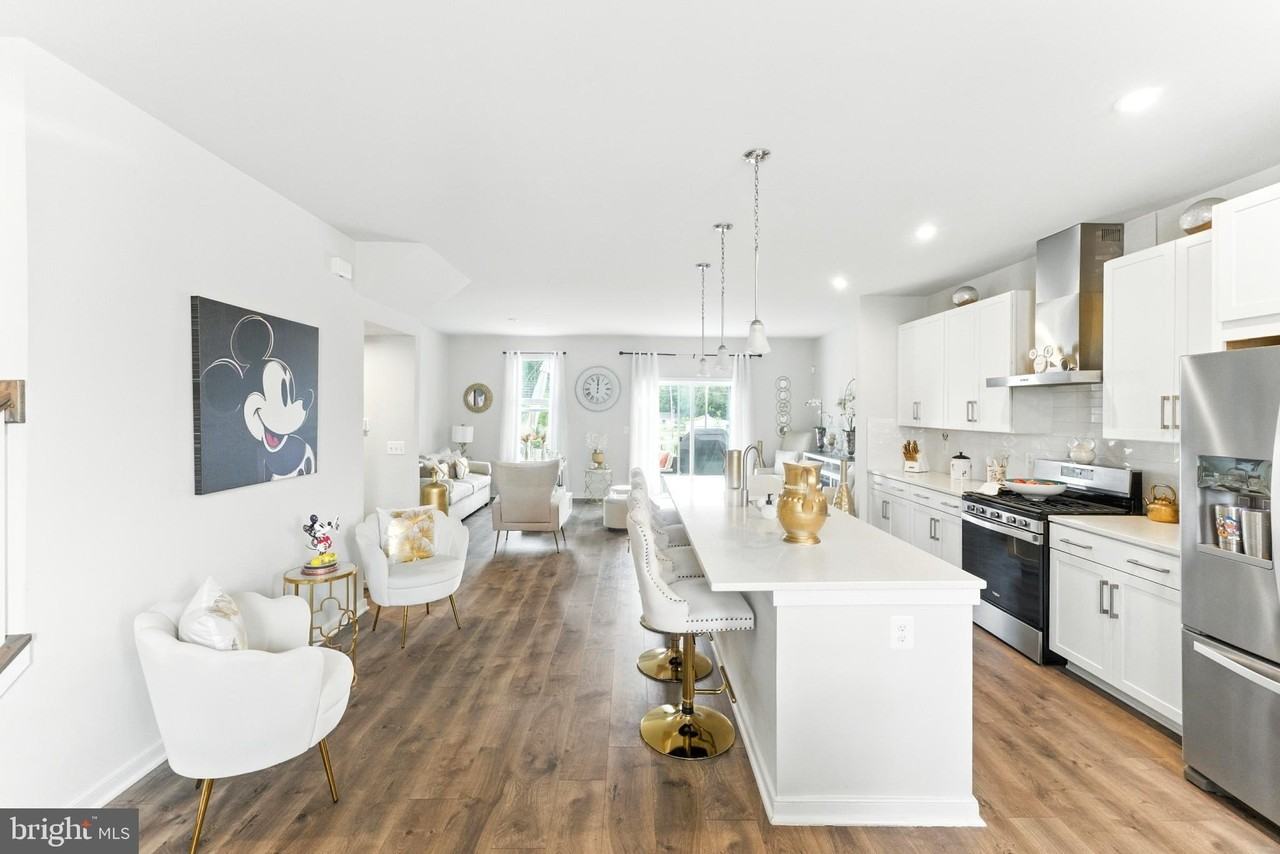 406 Honeyberry Ln - Photo 4 of 39