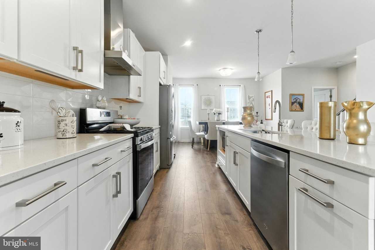 406 Honeyberry Ln - Photo 6 of 39