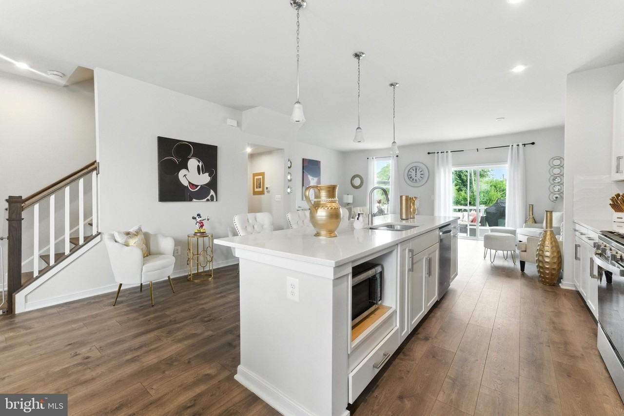 406 Honeyberry Ln - Photo 7 of 39