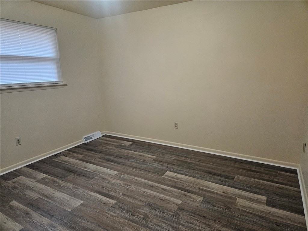 909 Chapel Rd #7 - Photo 5 of 7