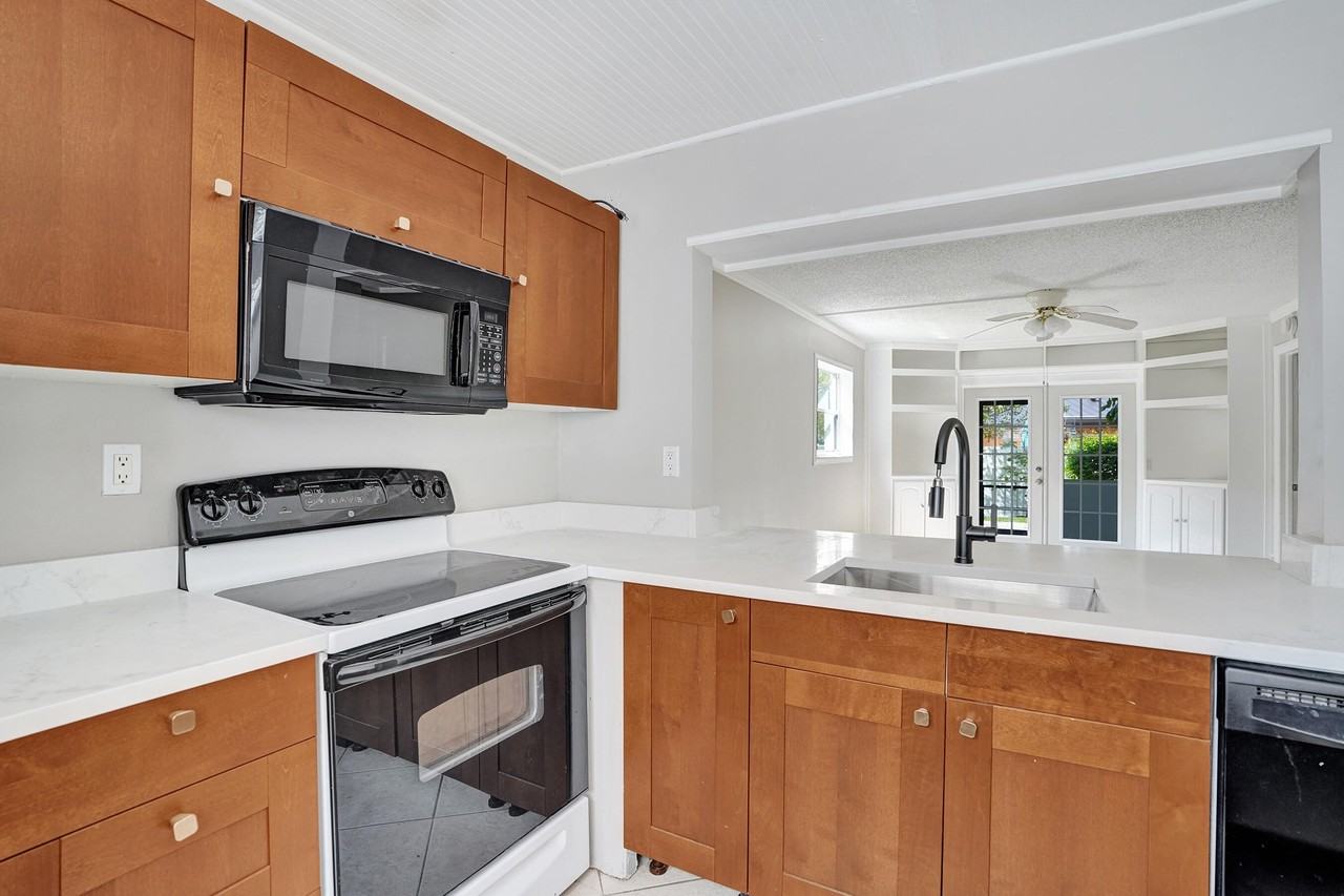 10585 Royal Palm Blvd #10585 - Photo 3 of 32