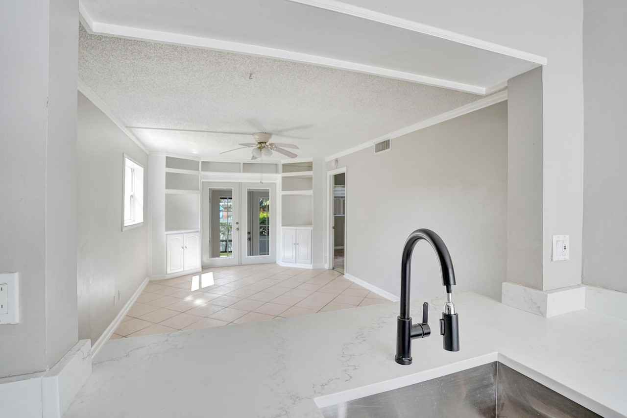 10585 Royal Palm Blvd #10585 - Photo 4 of 32