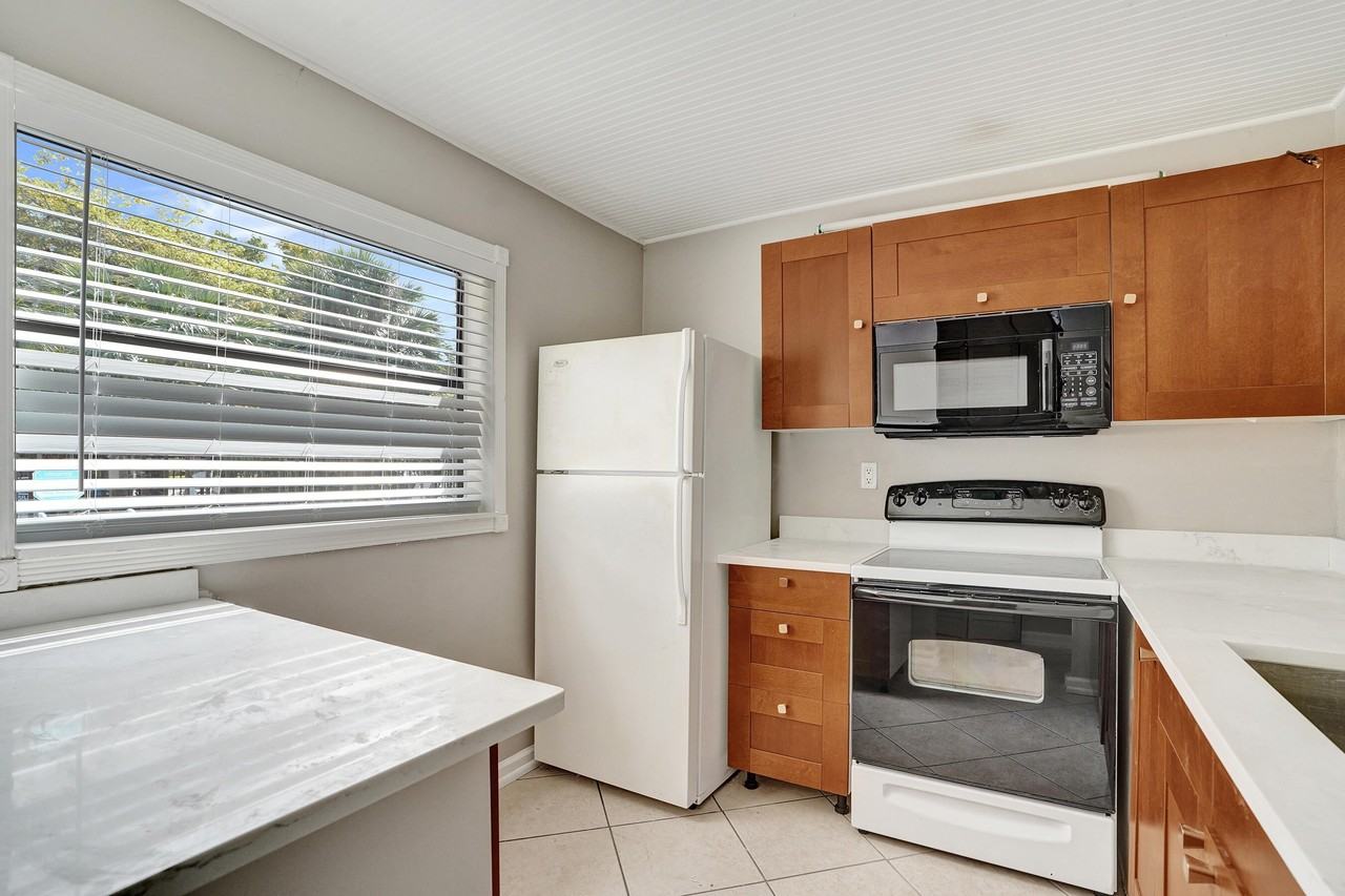 10585 Royal Palm Blvd #10585 - Photo 5 of 32