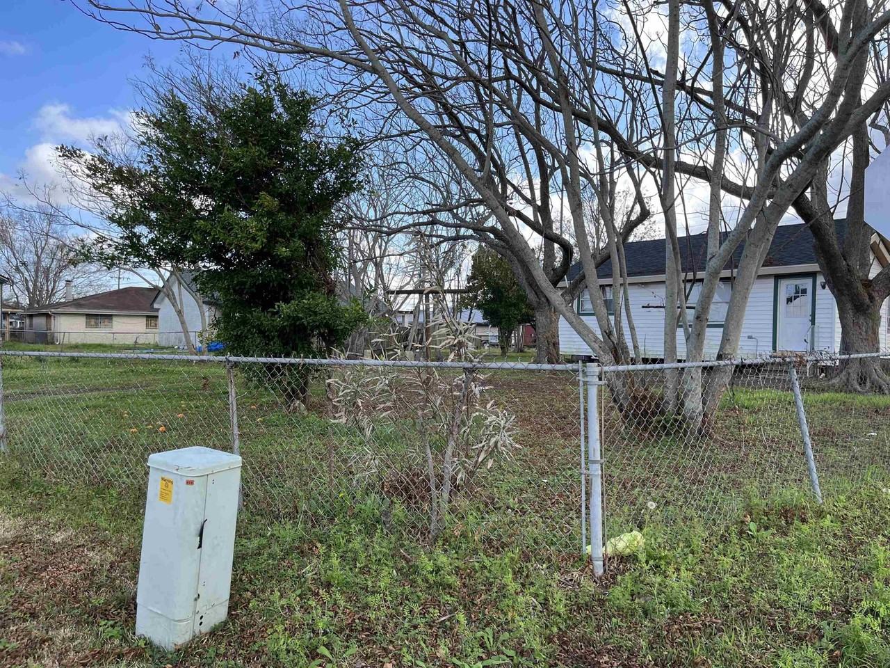 240 Boudreaux St - Photo 4 of 10