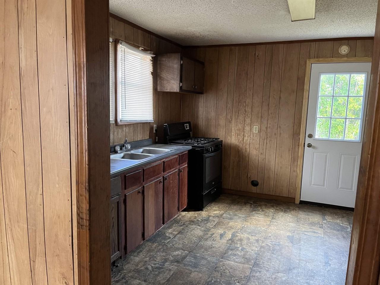 240 Boudreaux St - Photo 7 of 10