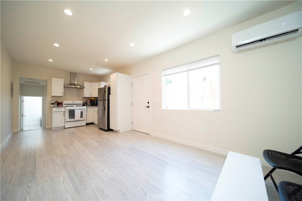 8135 Noble Ave - Photo 4 of 10