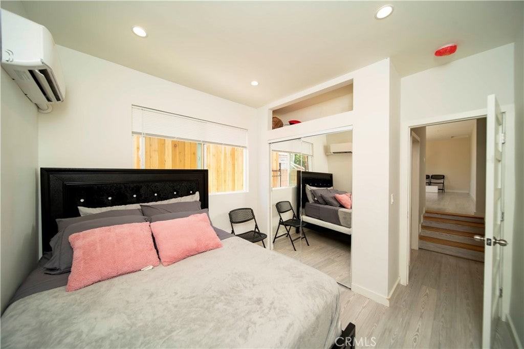 8135 Noble Ave - Photo 6 of 10