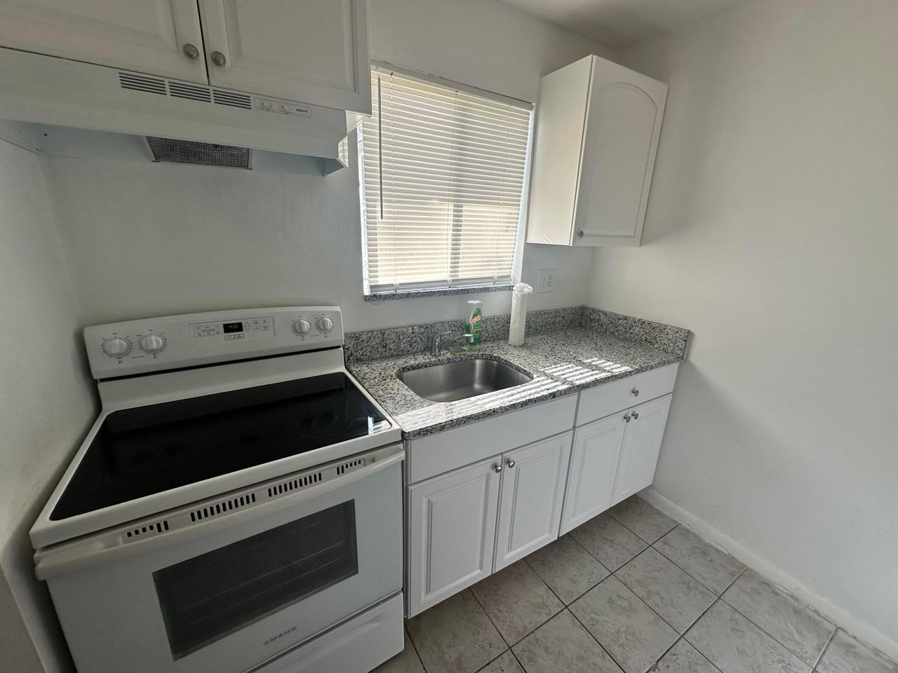 6054 Forest Hill Blvd - Photo 5 of 17