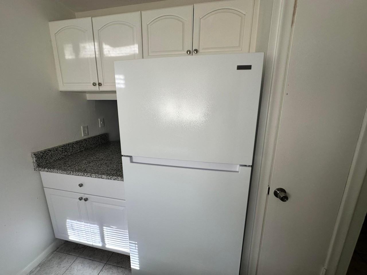 6054 Forest Hill Blvd - Photo 6 of 17