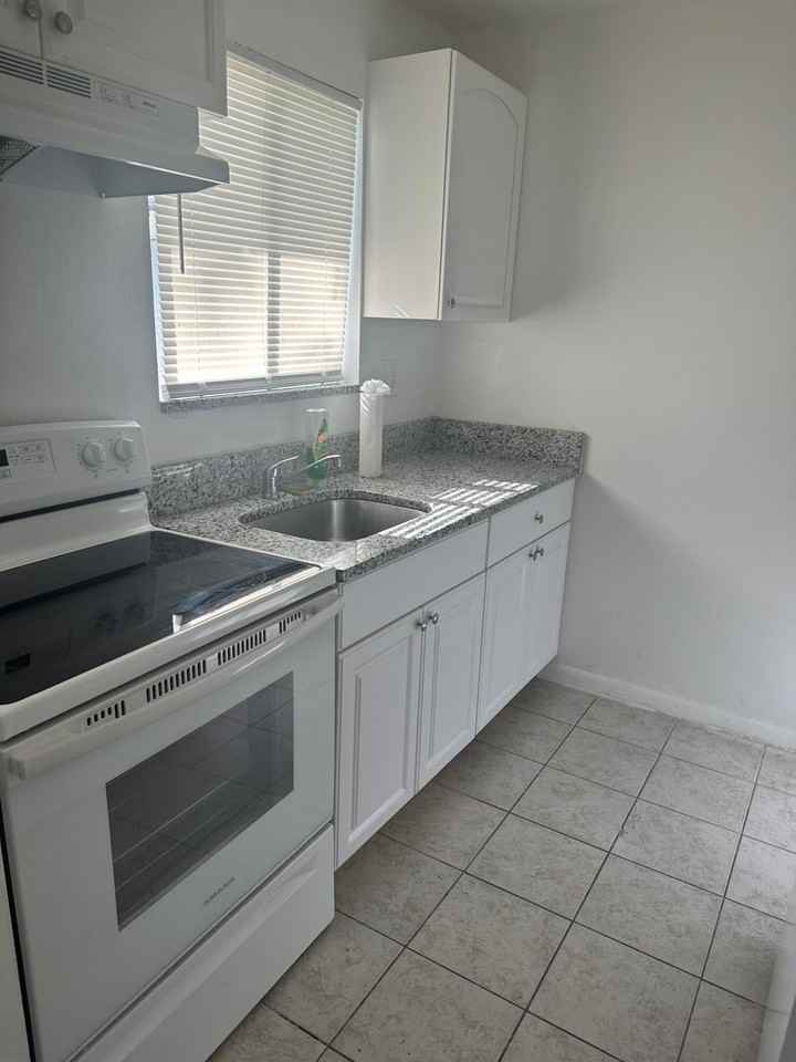 6054 Forest Hill Blvd - Photo 7 of 17