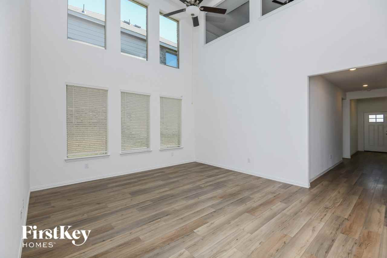 2516 Northcote Dr - Photo 2 of 16