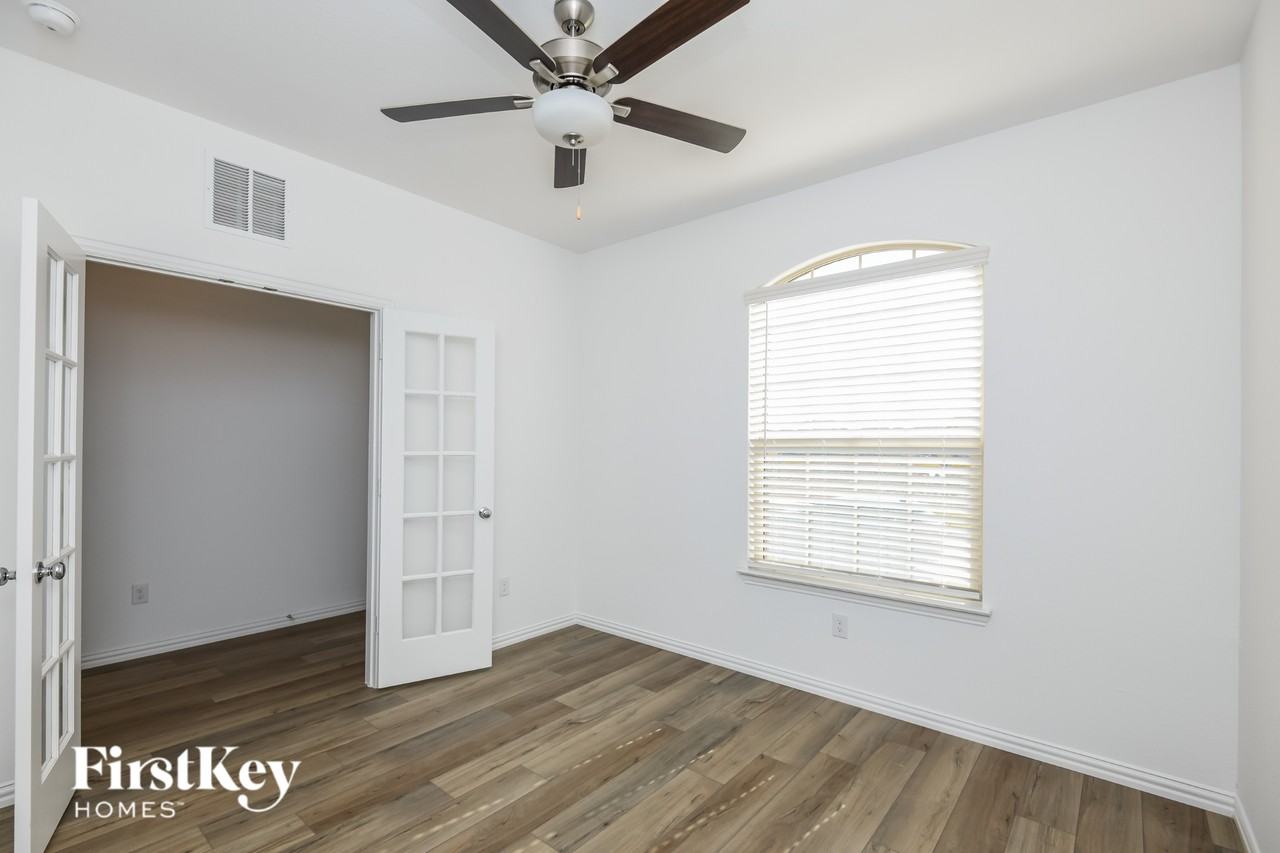 2516 Northcote Dr - Photo 3 of 16