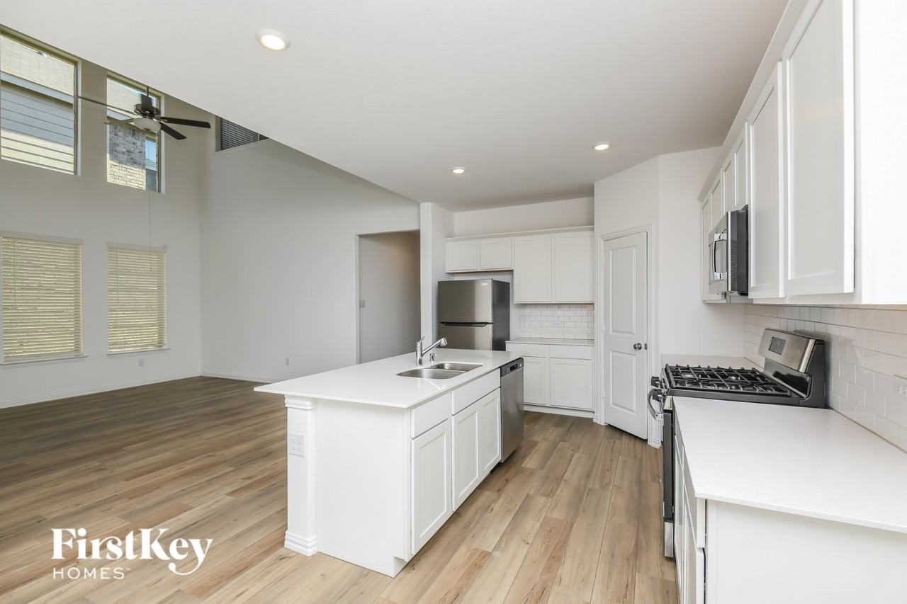 2516 Northcote Dr - Photo 5 of 16