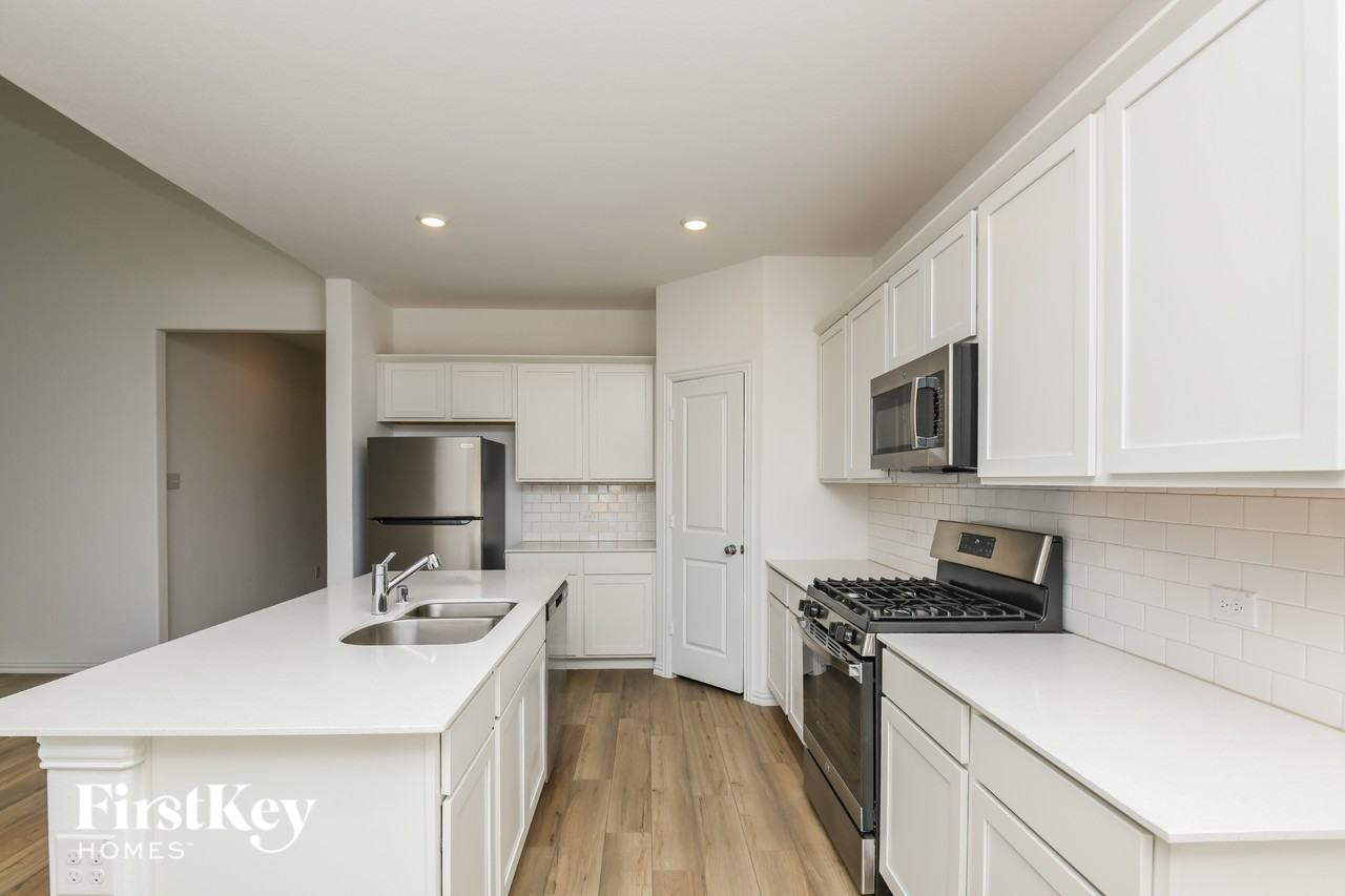 2516 Northcote Dr - Photo 6 of 16