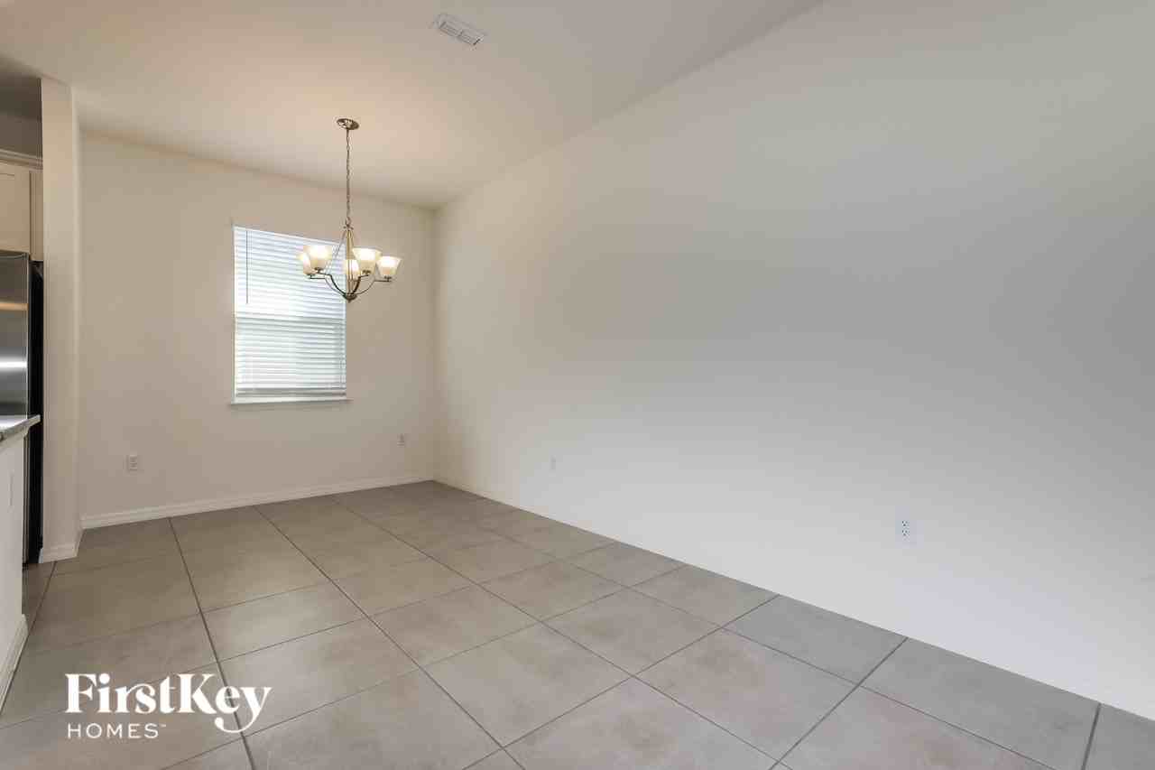 213 Windsor Reserve Dr - Photo 4 of 16