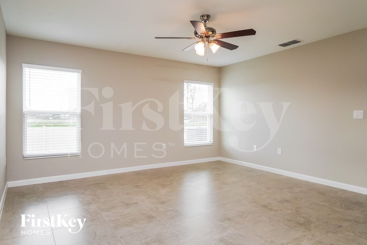 659 Lindbergh Way - Photo 3 of 15